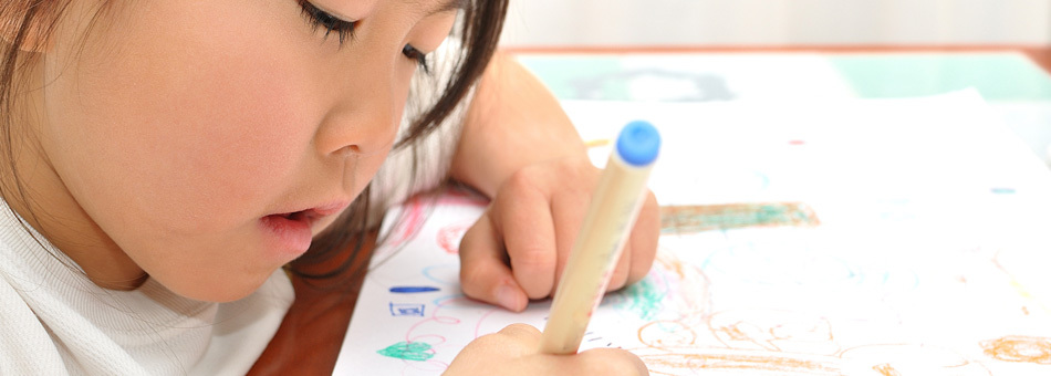 豊かな感性と個性を伸ばし、元気で明るい子を育てます。