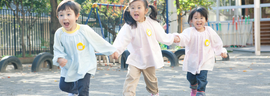 豊かな感性と個性を伸ばし、元気で明るい子を育てます。